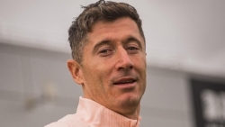 HLV Flick thừa nhận Lewandowski có thể rời Barca