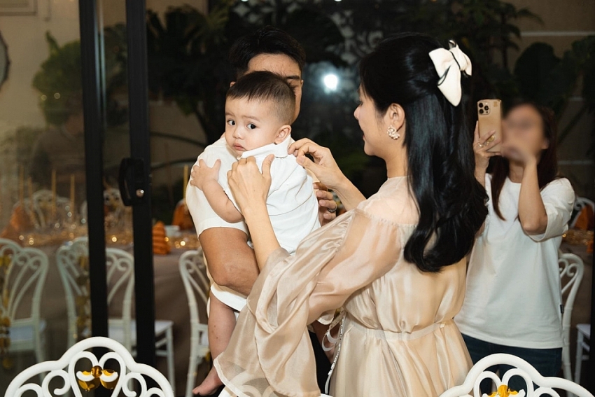 Vân Trang tổ chức tiệc kỷ niệm 10 năm ngày cưới tại biệt thự 1000m2 Vân Trang tổ chức tiệc kỷ niệm 10 năm ngày cưới tại biệt thự 1000m2