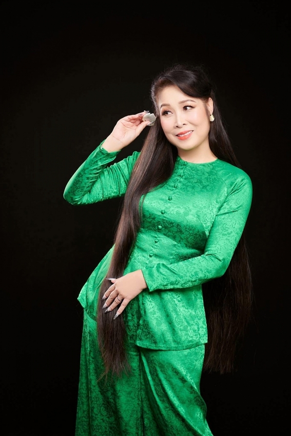 NSND Hồng Vân khoe ảnh thời trẻ, nhan sắc mỹ nhân thập niên 90 gây sốt