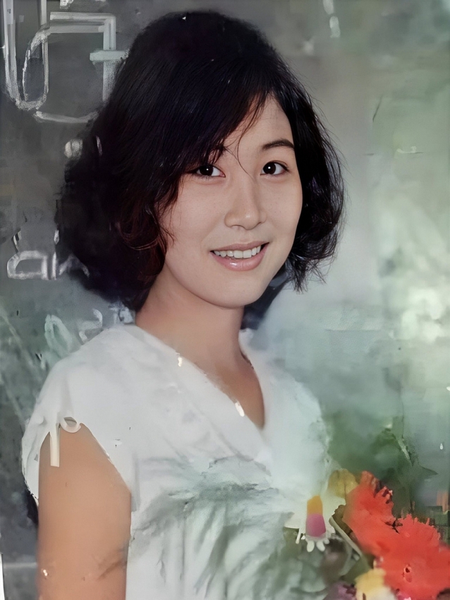 NSND Hồng Vân khoe ảnh thời trẻ, nhan sắc mỹ nhân thập niên 90 gây sốt