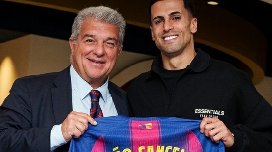 Chuyển nhượng mùa Đông 2026: Barcelona ra mắt tân binh đầu tiên