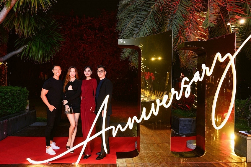 Lê Thúy - Đỗ An tình tứ kỷ niệm 11 năm ngày cưới Lê Thúy - Đỗ An tình tứ kỷ niệm 11 năm ngày cưới