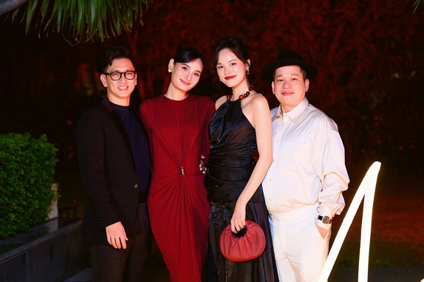 Lê Thúy - Đỗ An tình tứ kỷ niệm 11 năm ngày cưới Lê Thúy - Đỗ An tình tứ kỷ niệm 11 năm ngày cưới