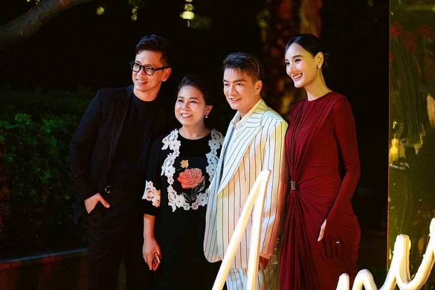 Lê Thúy - Đỗ An tình tứ kỷ niệm 11 năm ngày cưới Lê Thúy - Đỗ An tình tứ kỷ niệm 11 năm ngày cưới