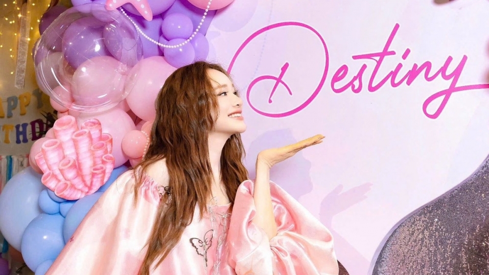 Nhã Phương bầu lần ba vẫn giữ vóc dáng đáng ngưỡng mộ