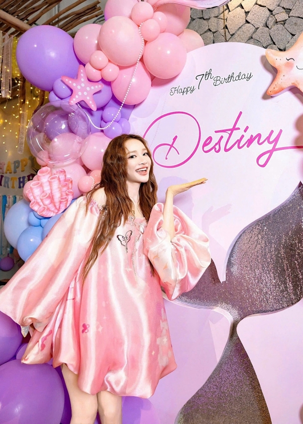 Nhã Phương bầu lần ba vẫn giữ vóc dáng đáng ngưỡng mộ