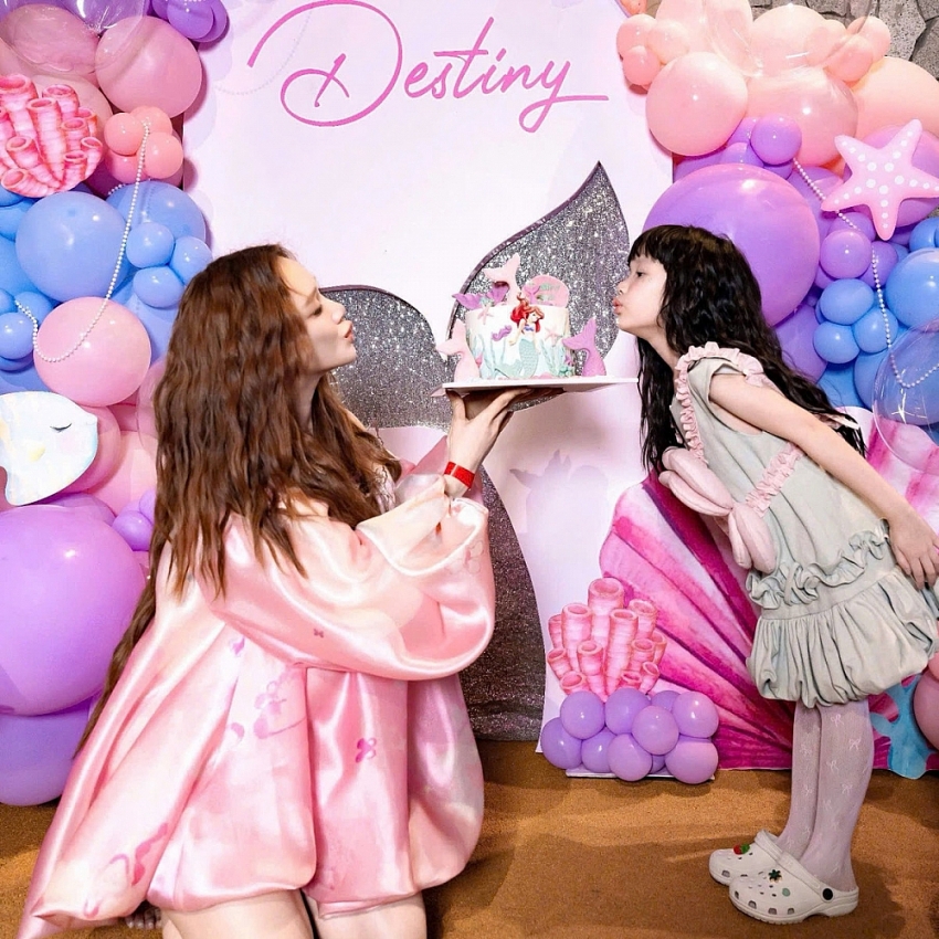 Nhã Phương bầu lần ba vẫn giữ vóc dáng đáng ngưỡng mộ