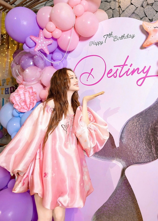 Nhã Phương bầu lần ba vẫn giữ vóc dáng đáng ngưỡng mộ