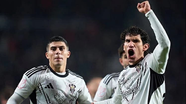 Loại Real Madrid, người cũ ôm mặt khóc rưng rưng