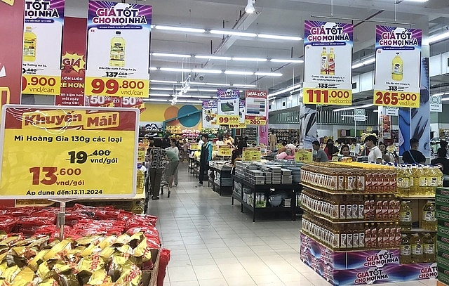 Khuyến mại cuối năm: Giá rẻ cho người mua hay lợi thế cho các ‘ông lớn’ bán lẻ?