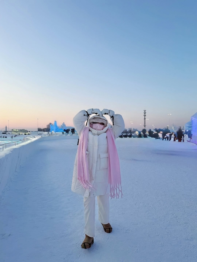 Cặp đôi đình đám Bình An - Phương Nga gây chú ý với ảnh ngắm tuyết đẹp như mơ