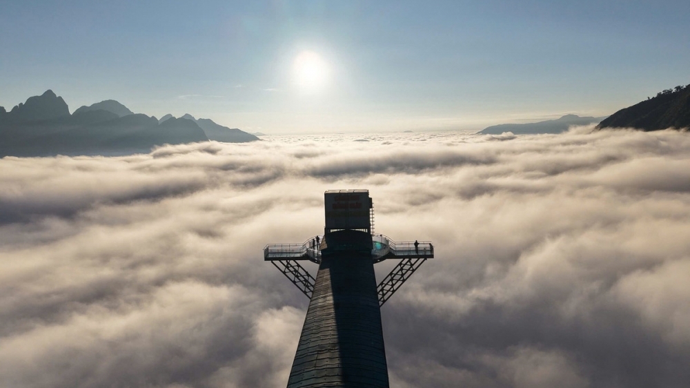 Cầu kính Rồng Mây hút khách với loạt trải nghiệm mạo hiểm