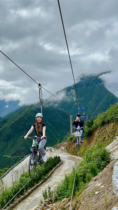 Cầu kính Rồng Mây hút khách với loạt trải nghiệm mạo hiểm