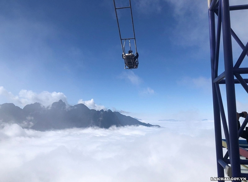 Cầu kính Rồng Mây hút khách với loạt trải nghiệm mạo hiểm