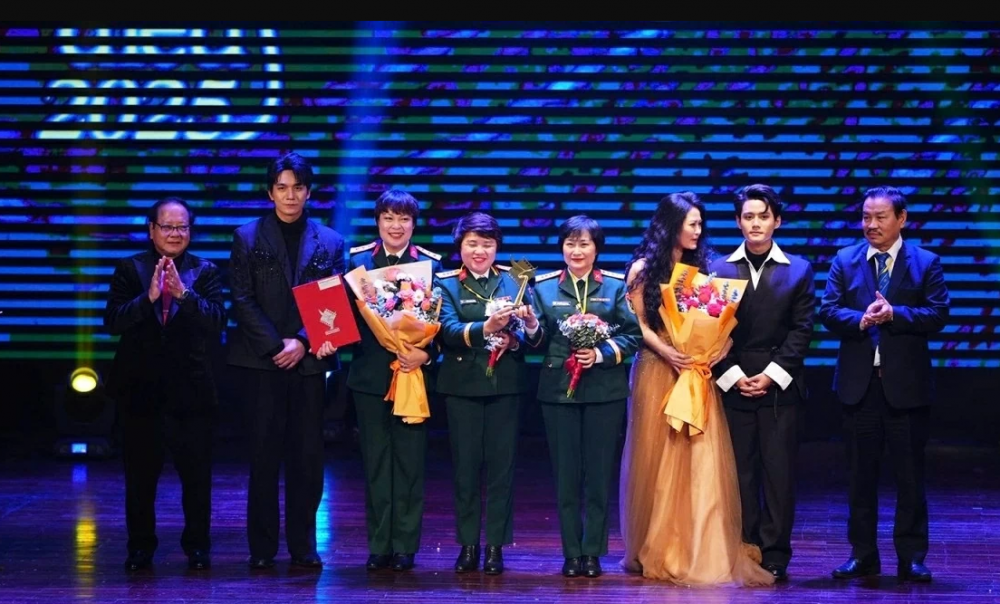 Cánh diều Vàng 2025 "gọi tên" Mưa đỏ