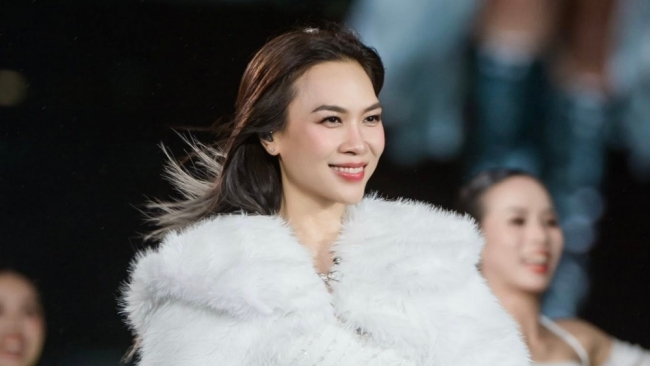 Mỹ Tâm gây ngỡ ngàng với nhan sắc trẻ mãi sau 23 năm