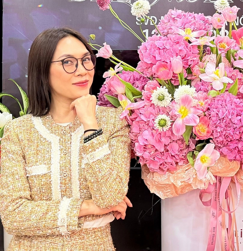 Mỹ Tâm gây ngỡ ngàng với nhan sắc trẻ mãi sau 23 năm