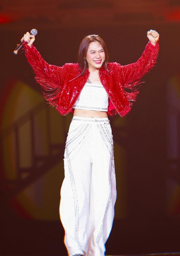 Mỹ Tâm gây ngỡ ngàng với nhan sắc trẻ mãi sau 23 năm