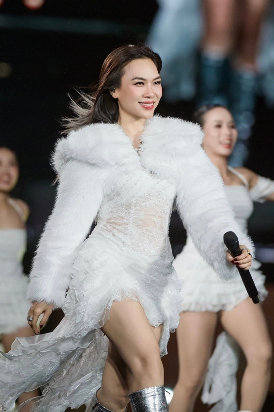 Mỹ Tâm gây ngỡ ngàng với nhan sắc trẻ mãi sau 23 năm