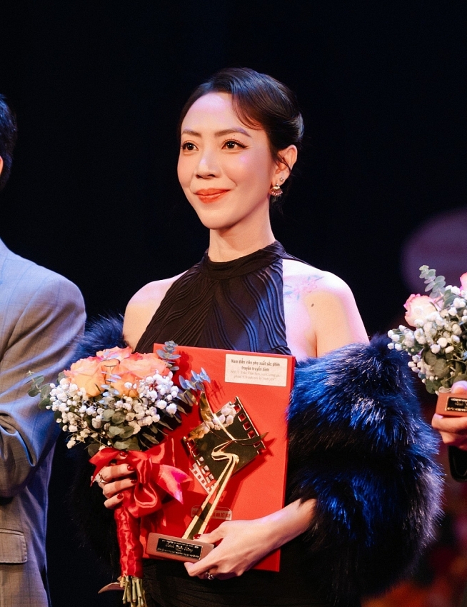 Thu Trang - Tuấn Trần nói gì khi đoạt giải ở Cánh Diều Vàng 2025?