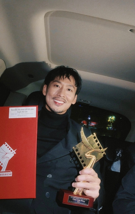 Thu Trang - Tuấn Trần nói gì khi đoạt giải ở Cánh Diều Vàng 2025?