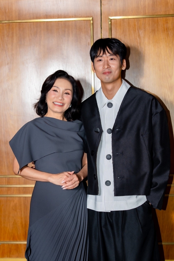 Thu Trang - Tuấn Trần nói gì khi đoạt giải ở Cánh Diều Vàng 2025?