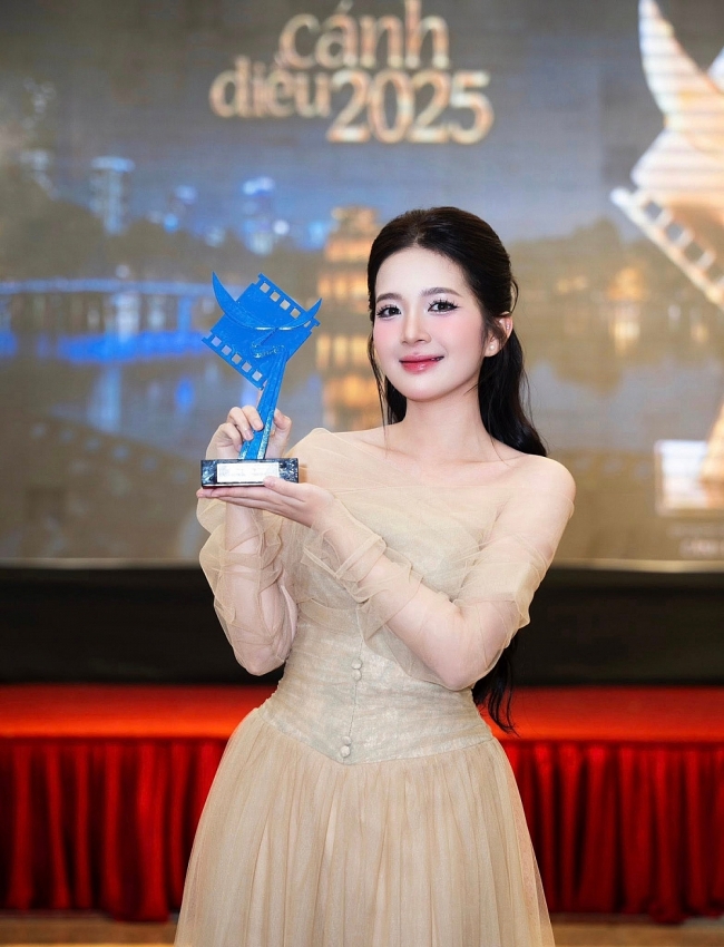 Thu Trang - Tuấn Trần nói gì khi đoạt giải ở Cánh Diều Vàng 2025?