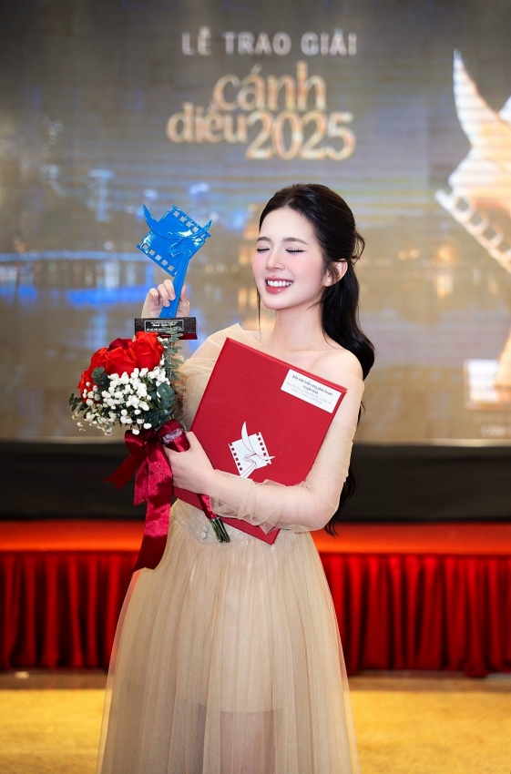 Thu Trang - Tuấn Trần nói gì khi đoạt giải ở Cánh Diều Vàng 2025?