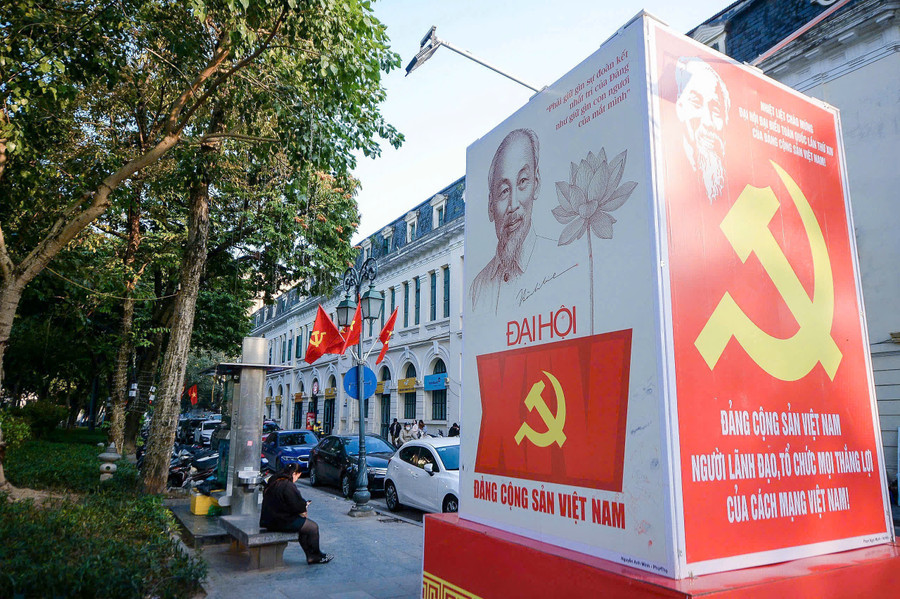 Hà Nội rực rỡ cờ, hoa chào mừng Đại hội XIV của Đảng