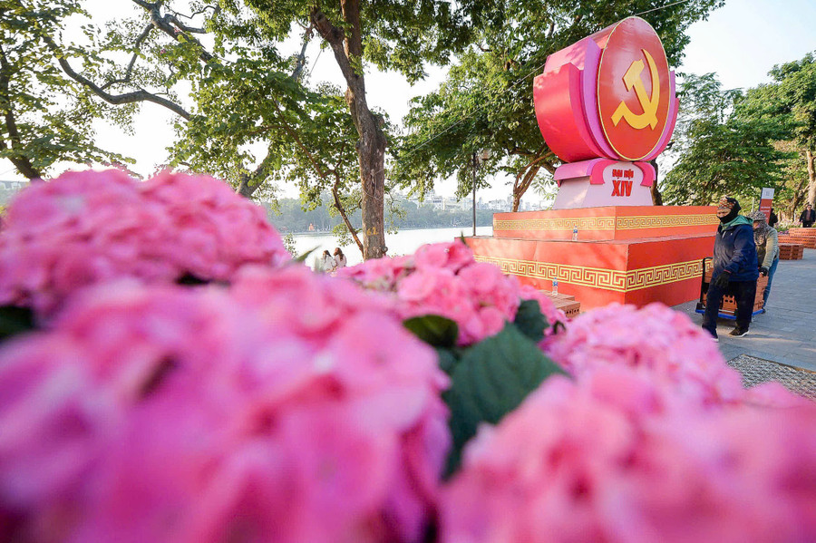 Hà Nội rực rỡ cờ, hoa chào mừng Đại hội XIV của Đảng