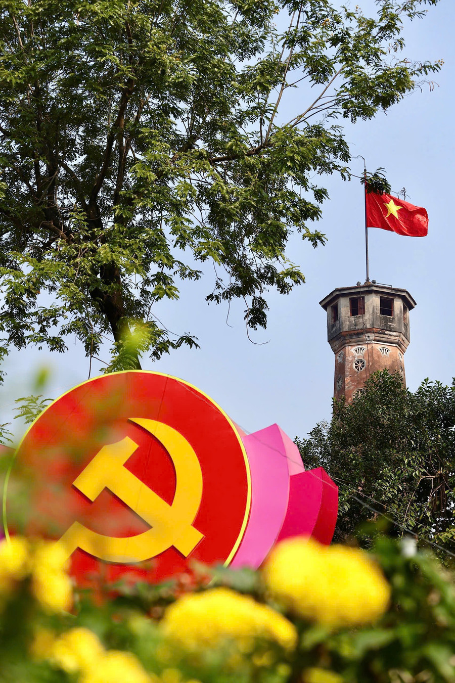 Hà Nội rực rỡ cờ, hoa chào mừng Đại hội XIV của Đảng