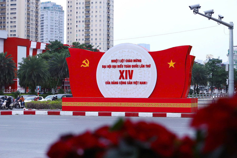 Hà Nội rực rỡ cờ, hoa chào mừng Đại hội XIV của Đảng