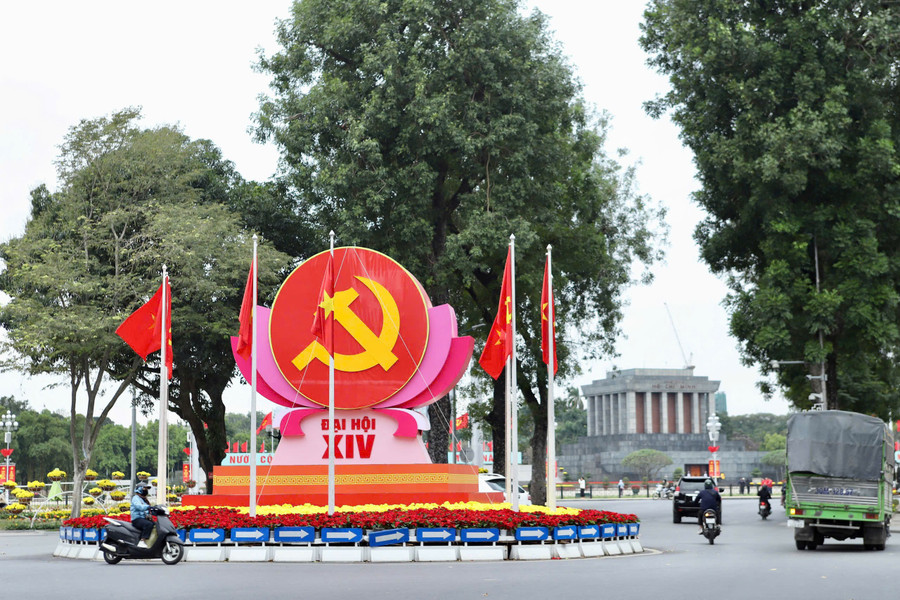 Hà Nội rực rỡ cờ, hoa chào mừng Đại hội XIV của Đảng