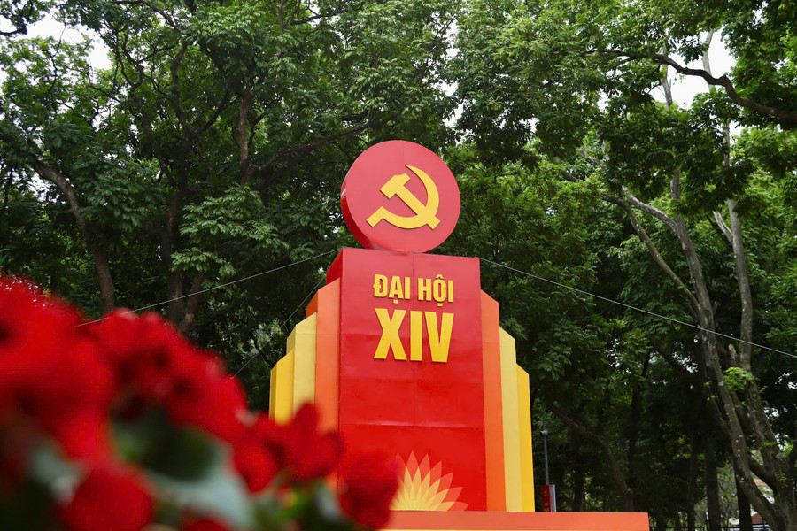 Hà Nội rực rỡ cờ, hoa chào mừng Đại hội XIV của Đảng