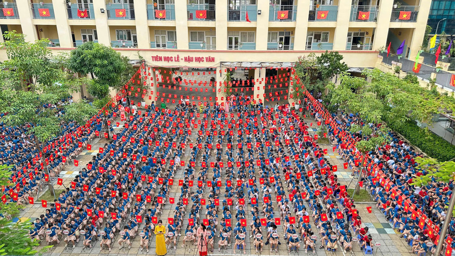 Hà Nội rực rỡ cờ, hoa chào mừng Đại hội XIV của Đảng