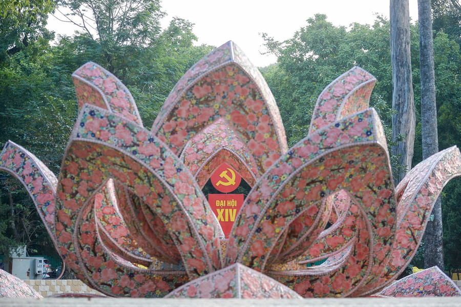 Hà Nội rực rỡ cờ, hoa chào mừng Đại hội XIV của Đảng