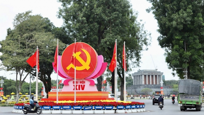 Hà Nội rực rỡ cờ, hoa chào mừng Đại hội XIV của Đảng
