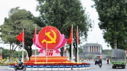 Hà Nội rực rỡ cờ, hoa chào mừng Đại hội XIV của Đảng
