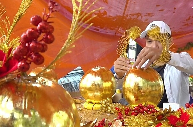 Dừa dát vàng tiền triệu hút khách dịp Tết Bính Ngọ 2026