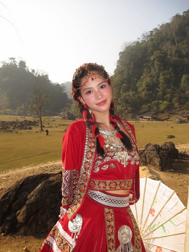 Tạo hình 'gây sốt' của Hoa hậu Tiểu Vy với trang phục dân tộc