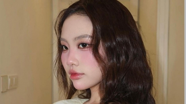 Phương Mỹ Chi gây bất ngờ với phong cách trễ vai gợi cảm