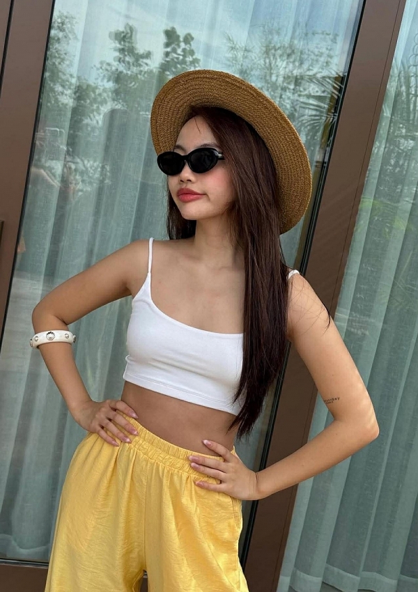 Phương Mỹ Chi gây bất ngờ với phong cách trễ vai gợi cảm