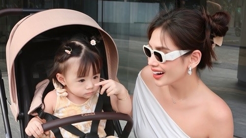 Cuộc sống làm mẹ bỉm sữa của Võ Hoàng Yến