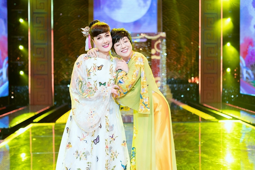 Xuân Bắc - Vân Dung đăng ảnh cũ, khán giả bồi hồi nhớ Táo quân