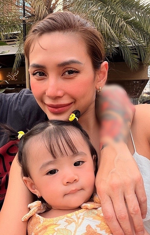 Cuộc sống làm mẹ bỉm sữa của Võ Hoàng Yến