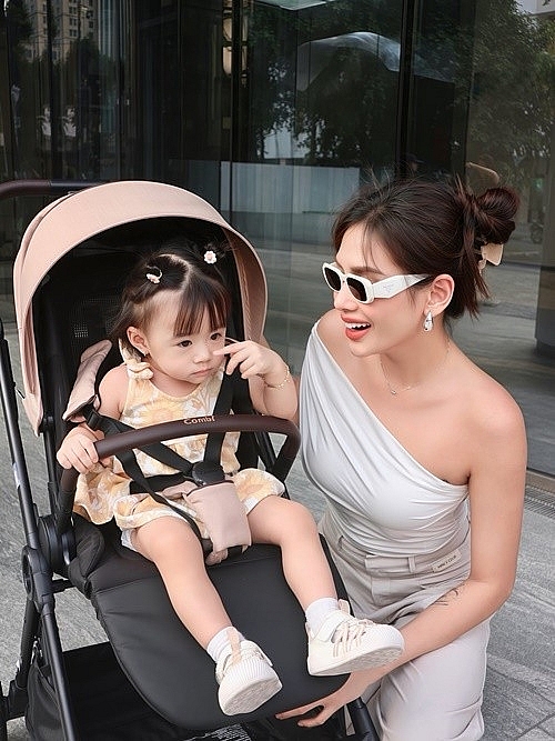 Cuộc sống làm mẹ bỉm sữa của Võ Hoàng Yến