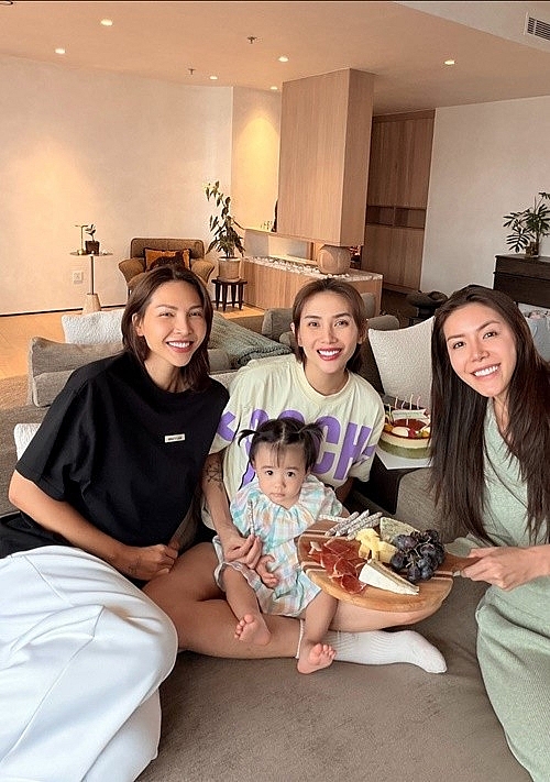 Cuộc sống làm mẹ bỉm sữa của Võ Hoàng Yến