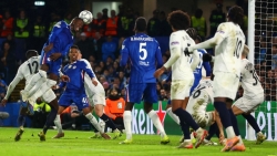 Chelsea ‘vật lộn’ với đội bóng nhỏ tại Champions League