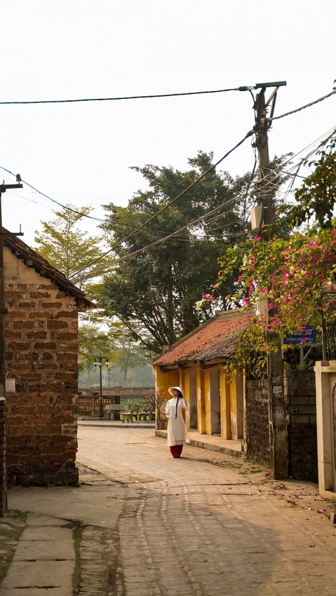 Làng cổ Đường Lâm hút khách đến chụp áo dài giữa không gian làng quê Bắc Bộ Làng cổ Đường Lâm hút khách đến chụp áo dài giữa không gian làng quê Bắc Bộ
