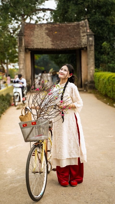 Làng cổ Đường Lâm hút khách đến chụp áo dài giữa không gian làng quê Bắc Bộ Làng cổ Đường Lâm hút khách đến chụp áo dài giữa không gian làng quê Bắc Bộ